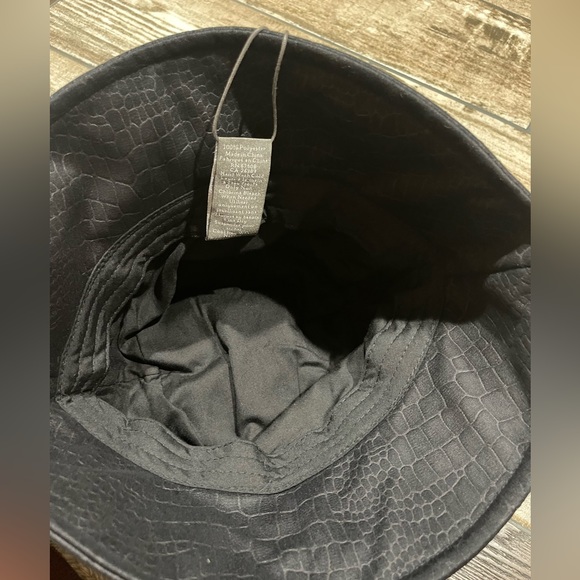 Vince Camuto Croc Embossed Vegan Suede Bucket Hat One Size NWT - Picture 7 of 9